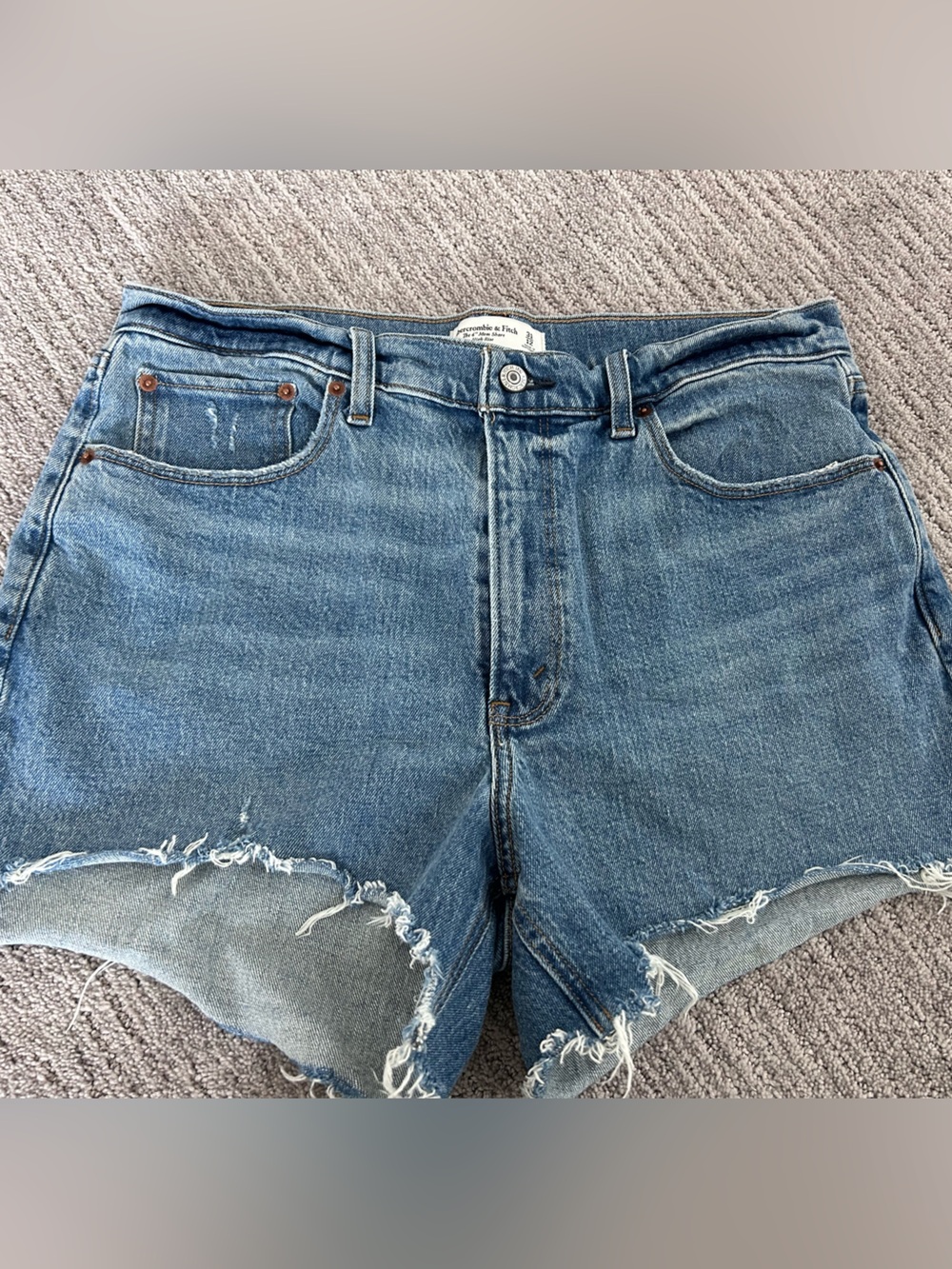 Abercrombie & Fitch High Rise 4in Mom Short